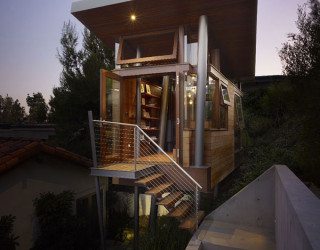 Warm Wood Defining an Original Modern Treehouse