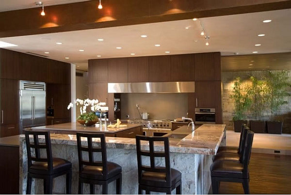 Barker Residence Sun Valley - kitchen with island