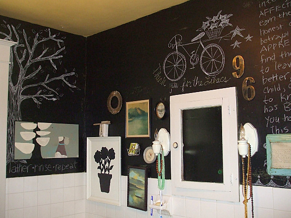 Chalkboard-Paint-in-the-Bathroom