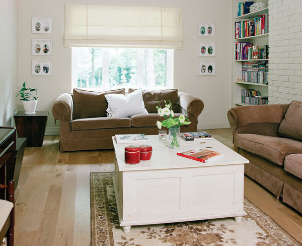 Country-Bungalow-Ireland-living-room-with-2-couches-and-coffee-table