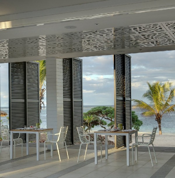 Long Beach Hotel - Mauritius - breakfast room