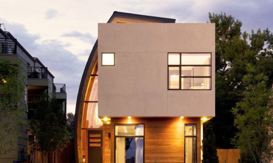Surprising Shield House Displaying a Modern Curved Wall