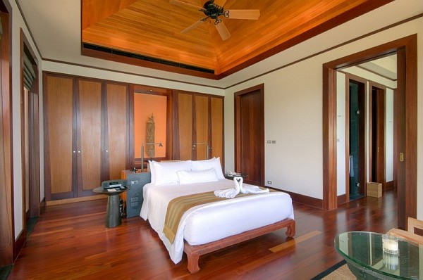 Thai-Luxury-Seaside-Villa-large-bedroom-with-lots-of-wood