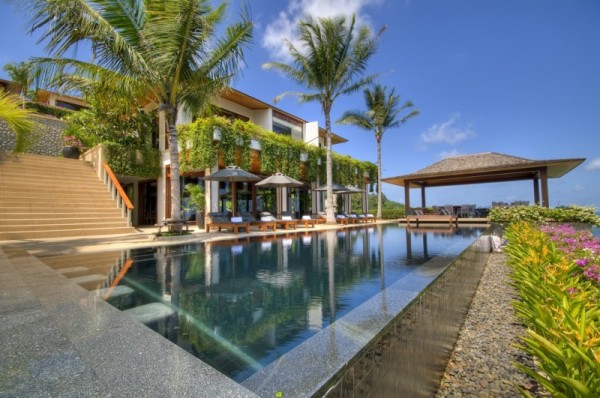 Thai-Luxury-Seaside-Villa-outdoor-pool