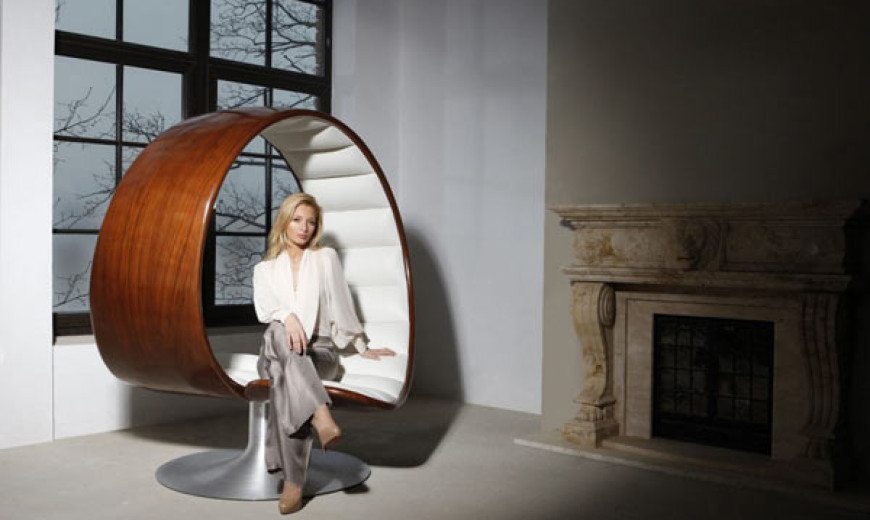 Curvy Two-Seater Focused on Social Interaction and Comfort 