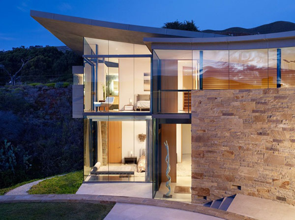 home-perched-on-a-cliff-with-ocean-views-1-glass-walls