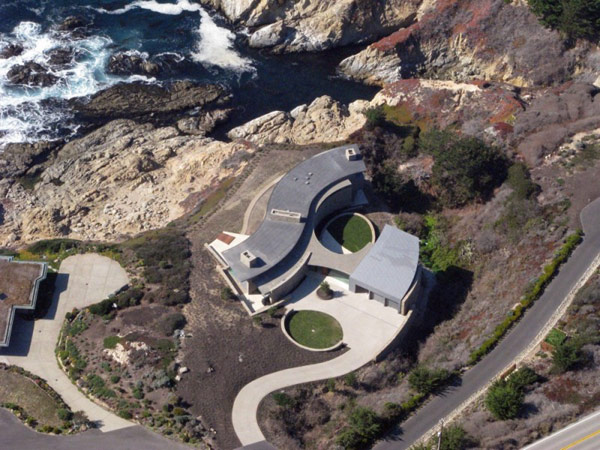 home-perched-on-a-cliff-with-ocean-views-14