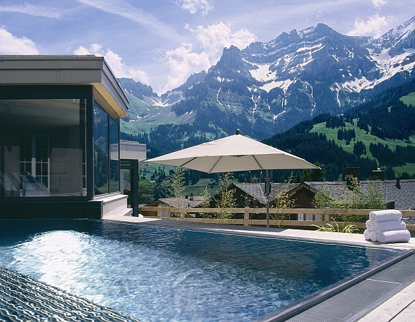 mountain-villa-with-superb-pool-design