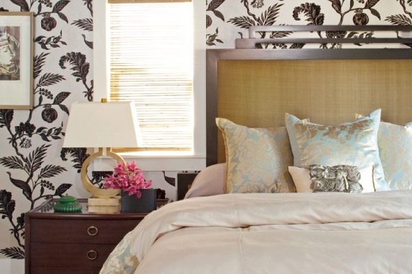 old Hollywood glamour bedroom - metalic bed