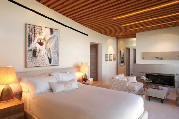 restful-bedroom-decoration-with-wooden-ceiling