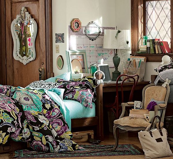 classic-bedroom-decoration-with-floral-duvet-design
