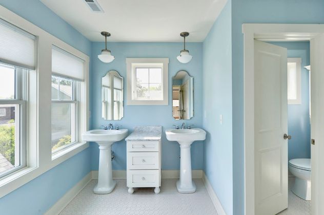 double pedestal sinks in blue bathroom