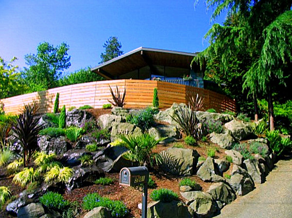 Jardín de rocas en el patio delantero