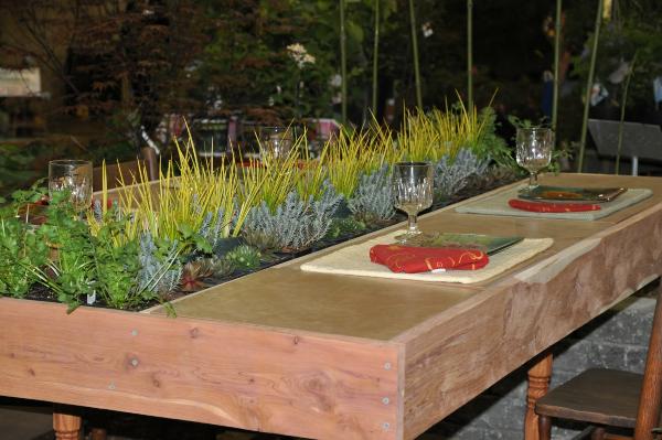 garden dining table centerpiece