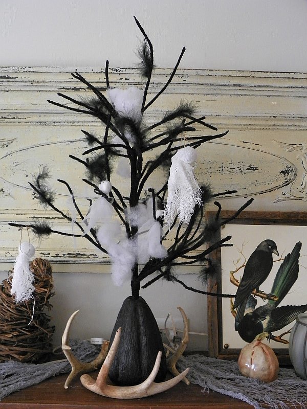 mantle decor with birds, feathers and antlers