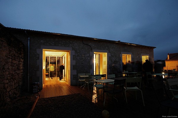 old barn transformation renovation - restaurant charroux, france 2