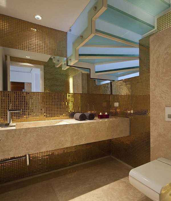 rich-decorated-bathroom