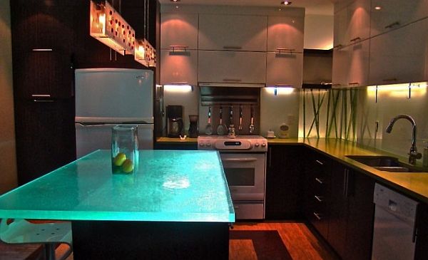 small-contemporary-kitchen-with-large-countertops