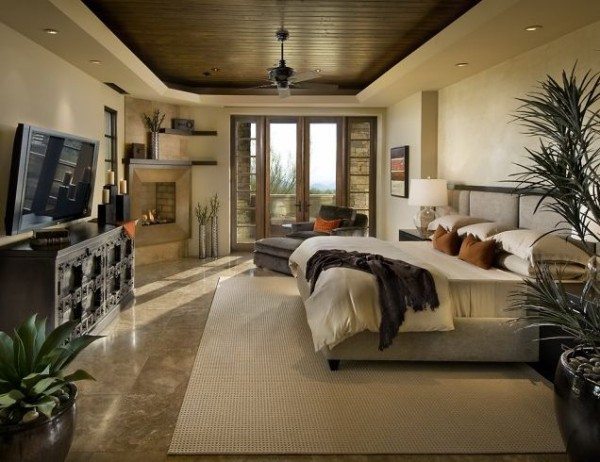 sophisticated-cozy-bedroom-with-down-comforter-600x462