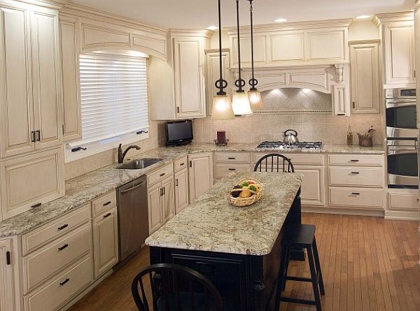 white traditional kitchen cabinets