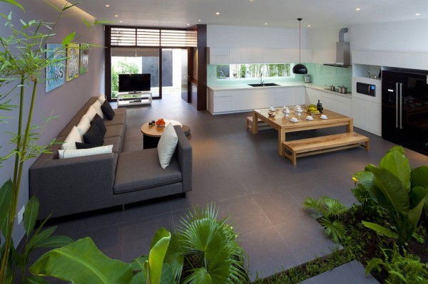 Go-Vap-Modern-House-dining-room-with-glossy-furniture-and-small-garden-600x399