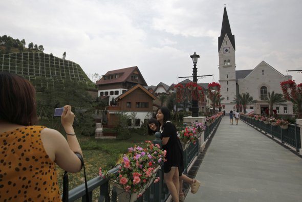 Hallstatt-Replica-in-China-3