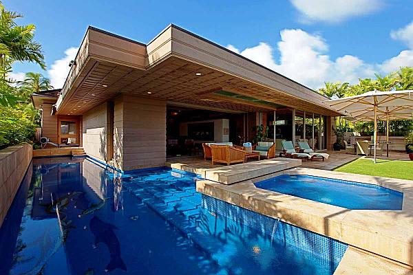 Luxurious villa with pool - South Pacific style