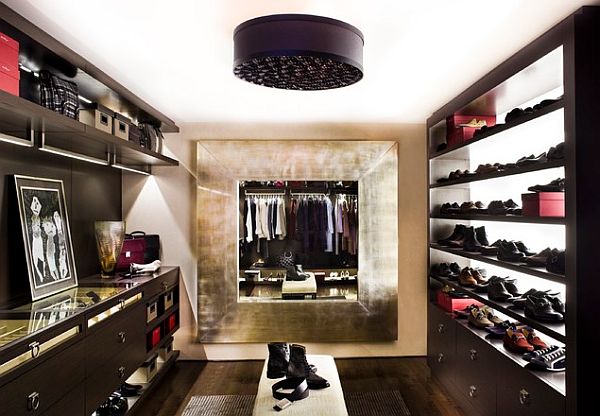 Luxury closet with functional shoe shelf