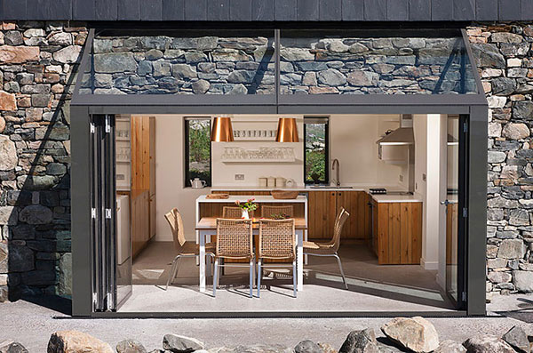 Modern-Stone-Hut-cottage-dining-room