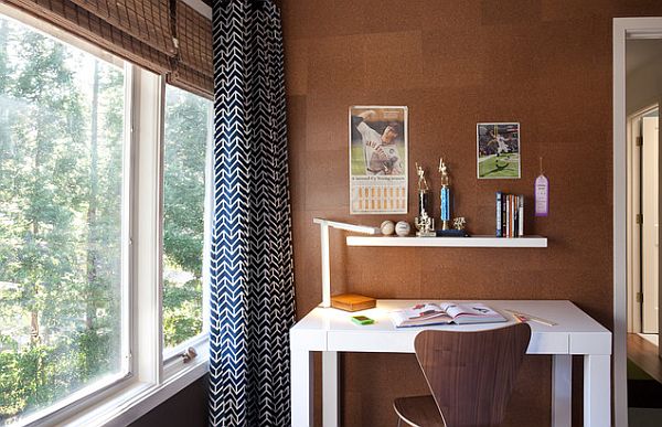 Student-desk-with-cork-wall-behind