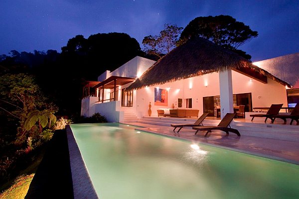 Traiditional South Pacific villa with fancy pool