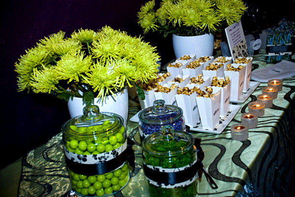 green-floral-table-setting