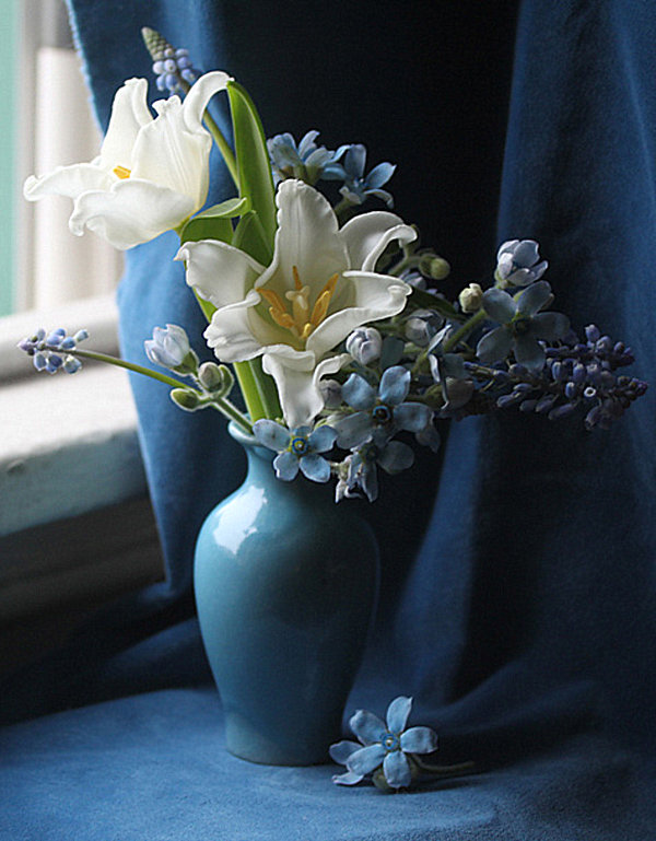 white and blue tulip flower arrangement