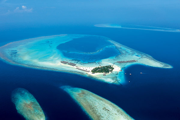 5-star Constance Moofushi Resort in Maldives