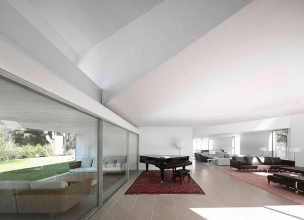 AA-House-piano-room