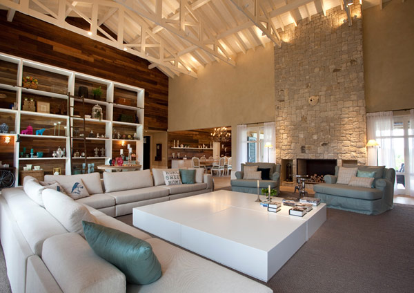 Baronesa-Residence-living-room-trusses-and-fireplace