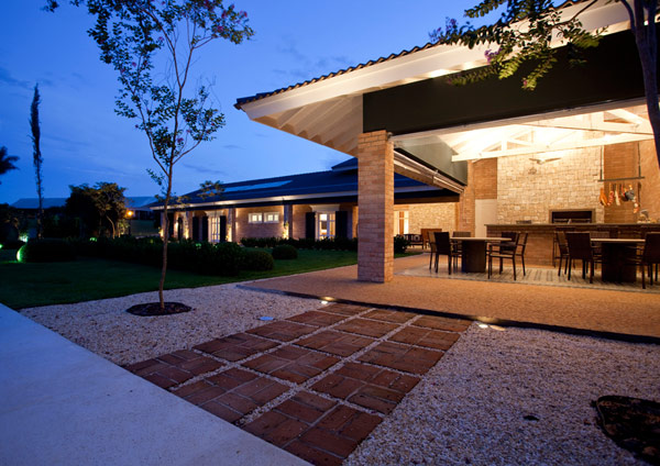 Baronesa-Residence-outdoor dining