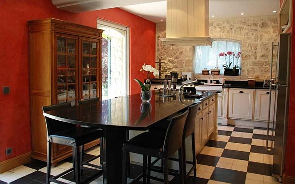 Bourgeoise Villa kitchen on Cote d Azur