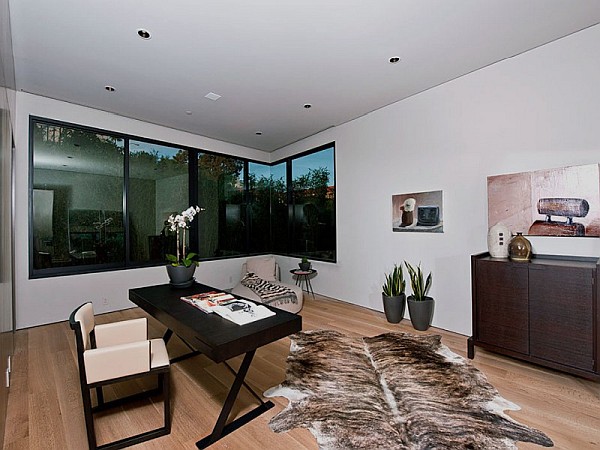 Contemporary-Home-in-California-home-office