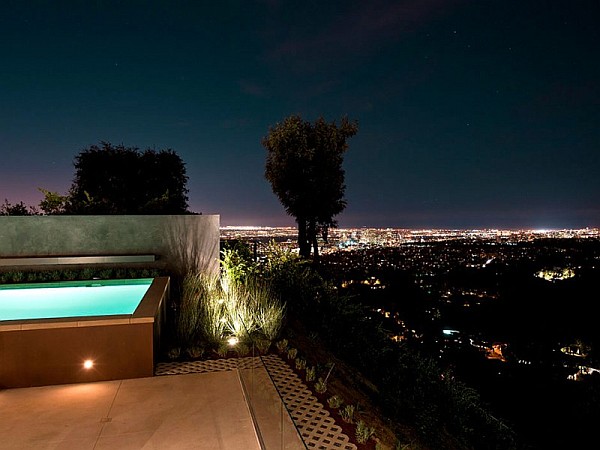 Contemporary-Home-in-California-pool-city-view