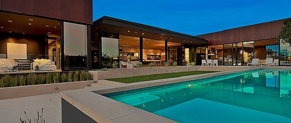 Contemporary-Home-in-California-pool-patio-design