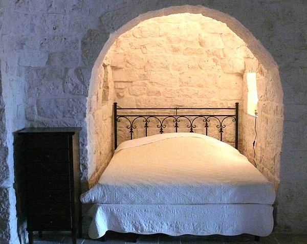 French alcove bed