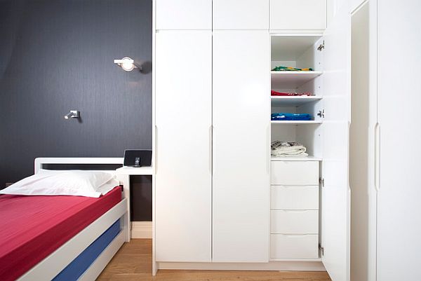 London Apartment - jubilee bedroom with white drawers