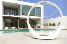 Luxurious Shower Packed Into a Stylish Loop