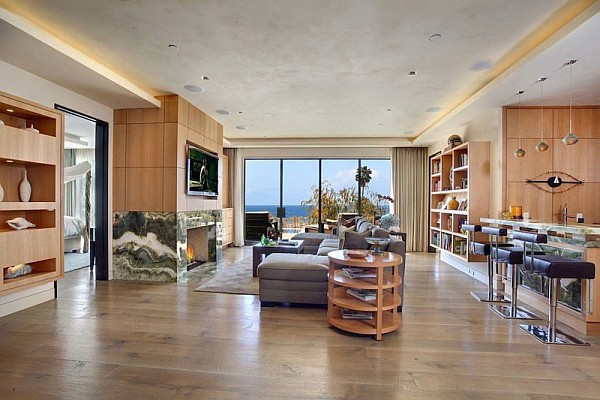 Luxury-Beach-House-Laguna-Beach-California-wooden-walls-living-area