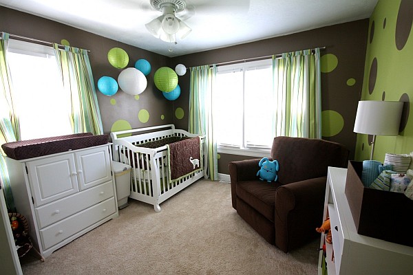 Nursery-room-with-colorful-different-shaped-polka-dots