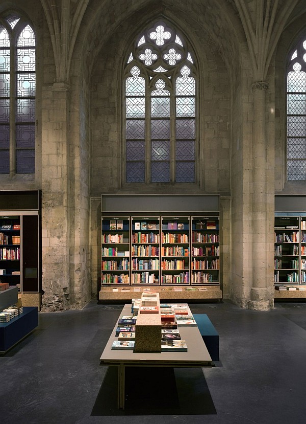 Selexyz-Dominicanen-Bookstore-Maastricth-3