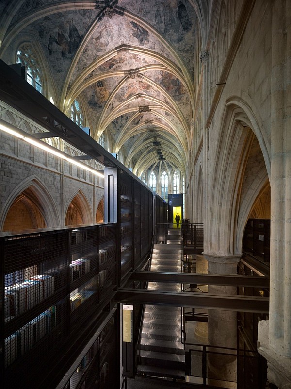 Selexyz Dominicanen Bookstore - Maastricth 8