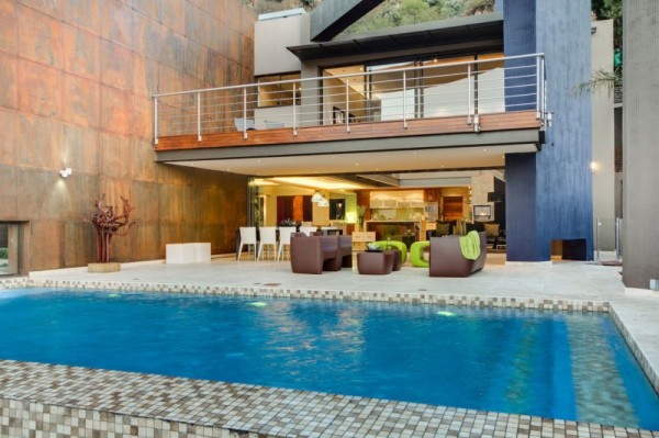 South-African-House-Remodeling-modern-patio-at-the-pool-600x399