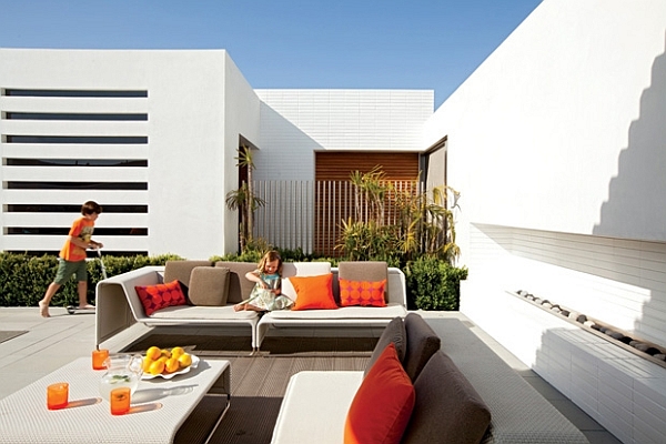 Southern-California-home-outdoor-furniture